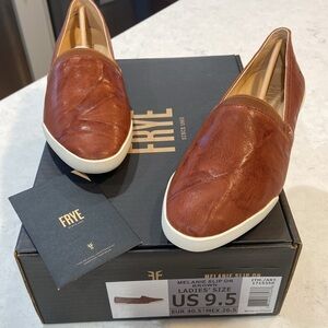 Frye NEW WITH BOX Melanie slip on Sneaker Women's brown Size 9 1/2